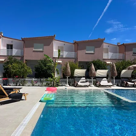 Tea Residence, Gjiri I Lalzit Dıraç