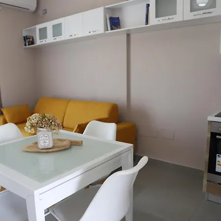 Tea Residence, Gjiri I Lalzit